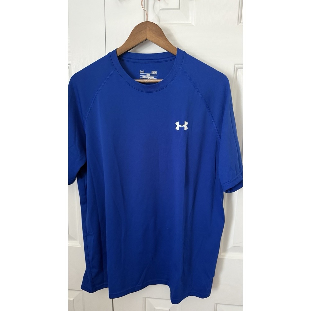 Men's Underamour Loose Fit Shirt In A‎ Size Large  .EUC  Royal Blue With White